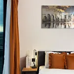 Urban Global Skyline - 23rd Floor No 8 - Free Garage Apartment *