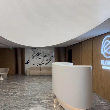 Urban Global Skyline 23rd Floor No 8, Free Garage, Self Check-in, No Deposit Apartament