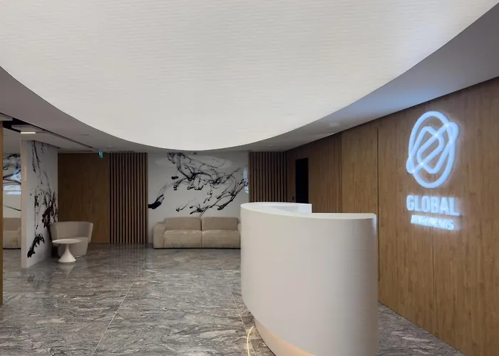 Urban Global Skyline 23rd Floor No 8, Free Garage, Self Check-in, No Deposit Apartman