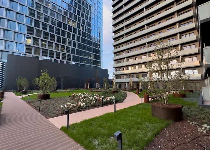 Urban Global Skyline 23rd Floor No 8, Free Garage, Self Check-in, No Deposit Apartman