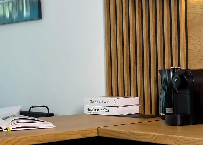 Urban Global Skyline 23rd Floor No 8, Free Garage, Self Check-in, No Deposit Apartman